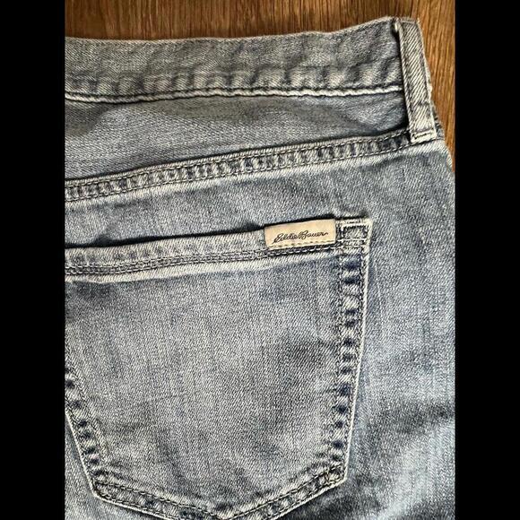Eddie Bauer Women's Size 12 Medium Wash Denim Mid Rise Pocketed Jean Shorts - Picture 3 of 6